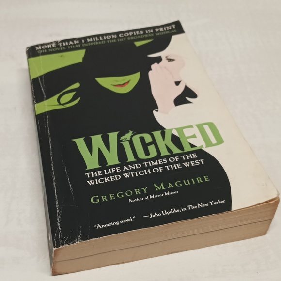 Wicked by Gregory Maguire - Picture 7 of 7